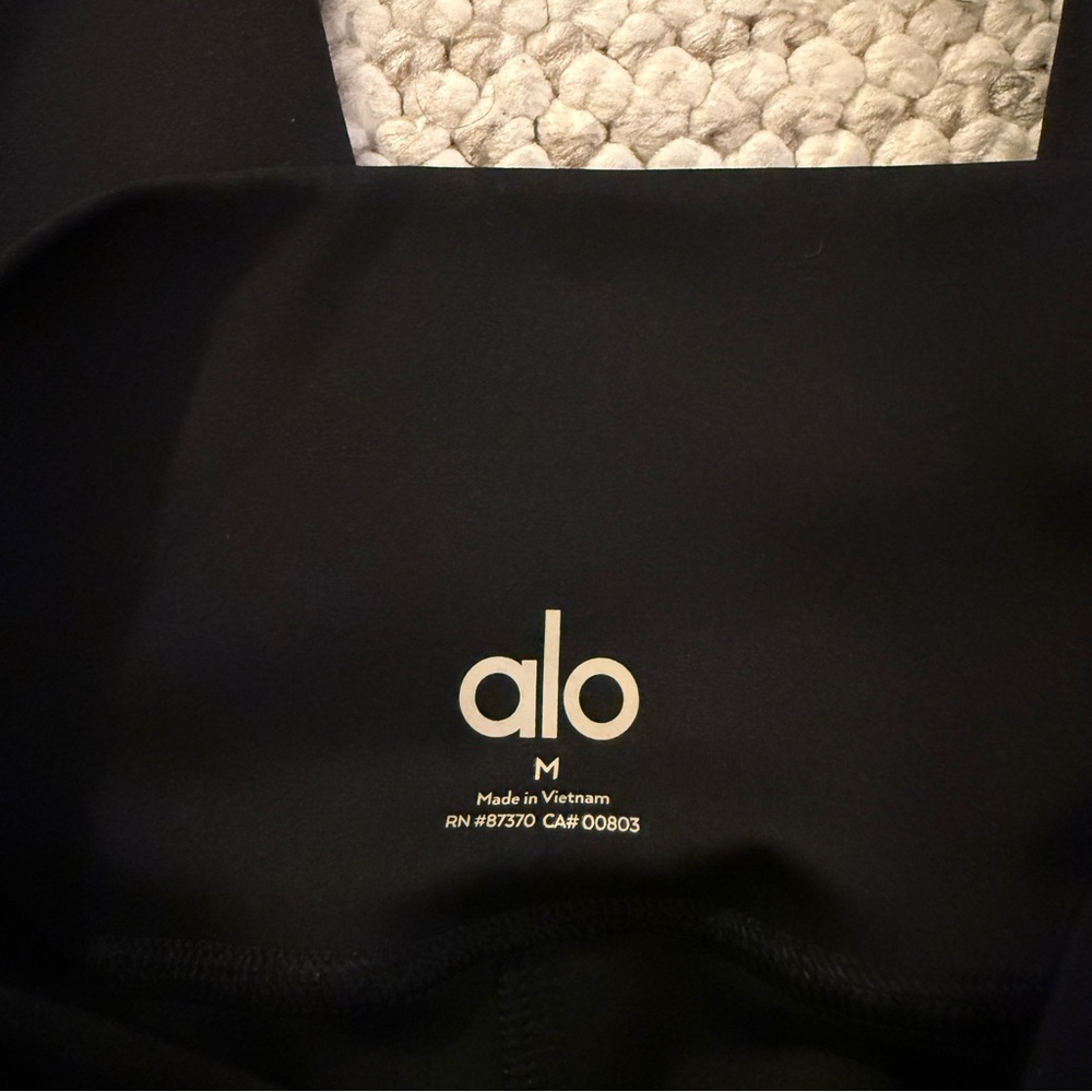 ALO Yoga Black Leggings - Picture 5 of 9